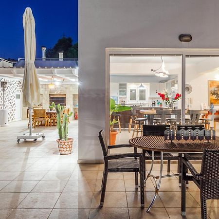 Whiteblue Spa Villa, By Idealstay Experience كاندية المظهر الخارجي الصورة