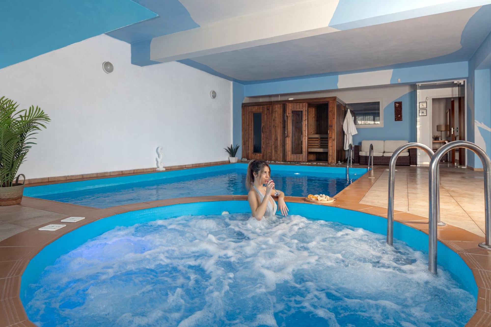 Whiteblue Spa Villa, By Idealstay Experience كاندية المظهر الخارجي الصورة
