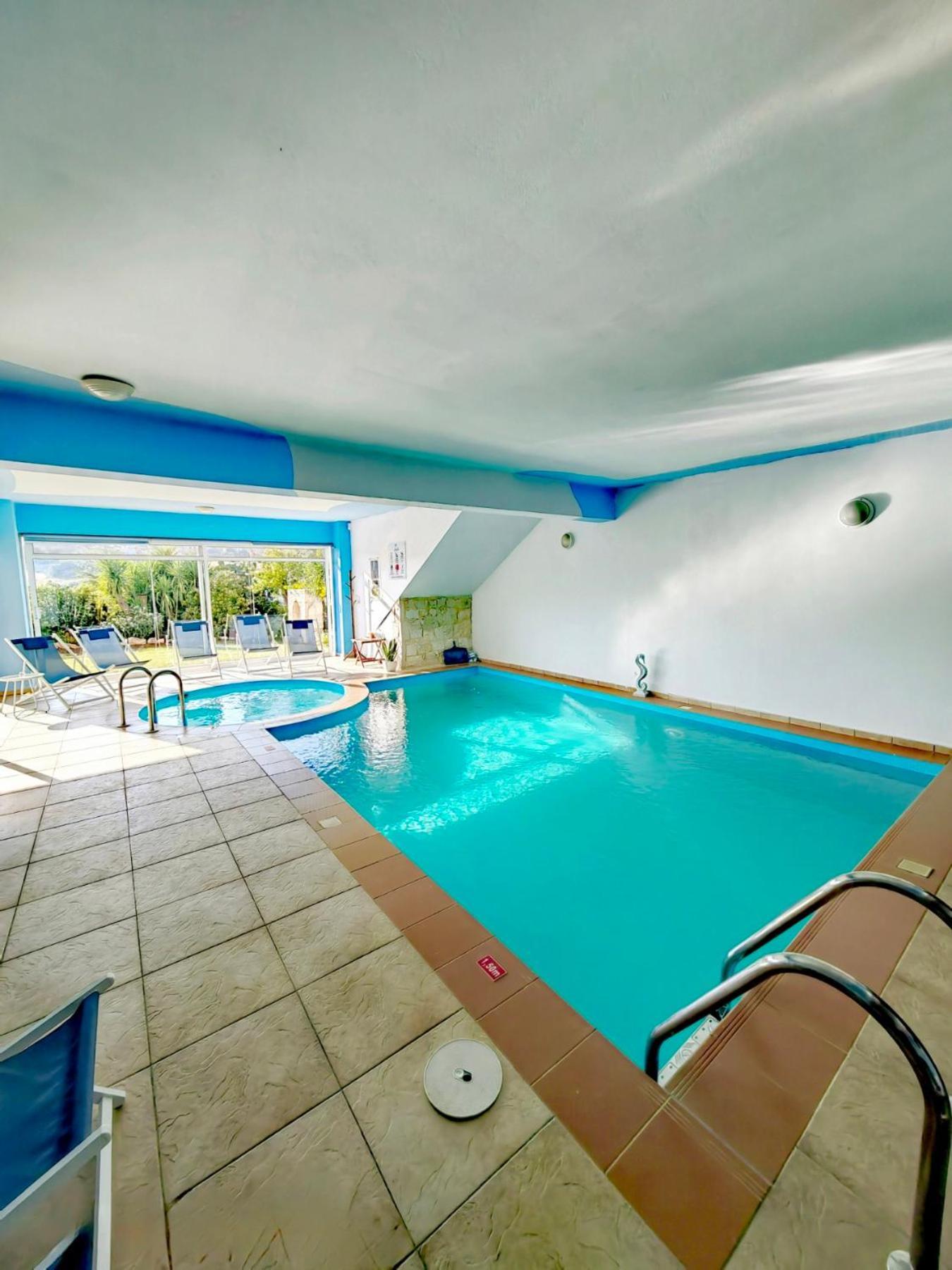 Whiteblue Spa Villa, By Idealstay Experience كاندية المظهر الخارجي الصورة